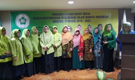 Badan Musyawarah Organisasi Islam Wanita Indonesia (BMOIWI) melaksanakan pengukuhan Pengurus periode 2018 - 2023. 