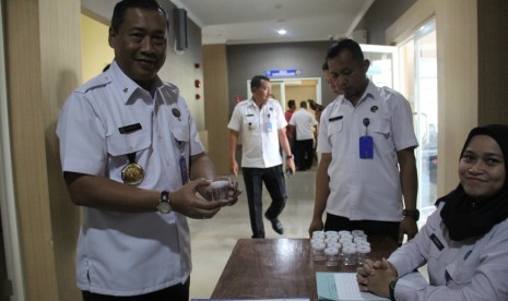 Badan Narkotika Nasional Provinso (BNNP) Jawa Timur melaksanakan tes urin insidentil bagi seluruh anggota, dalam rangka melakukan pengawan dan pencegahan penyalahgunaan narkotika.