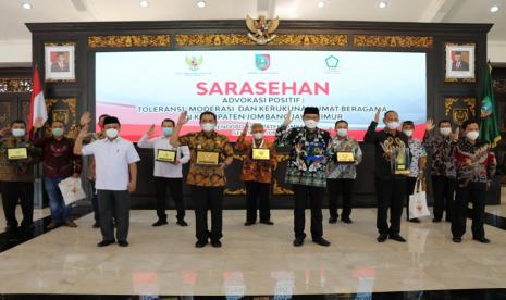 Badan Pembinaan Ideologi Pancasila bersama Pemerintah Kabupaten Jombang menggelar Sarasehan Advokasi Positif Selasa (15/6). Sarasehan dengan tema Toleransi, Moderasi dan Kerukunan Umat Beragama tersebut, karena Kabupaten Jombang dinilai sebagai miniaturnya negara Indonesia.