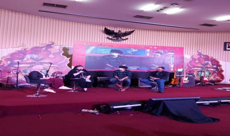 Badan Pembinaan Ideologi Pancasila (BPIP) bersama Synergy For Indonesia kembali membuat terobosan menyelenggarakan bedah musik kebangsaan dari kampus ke kampus. 