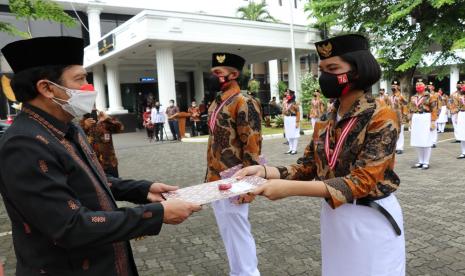 Badan Pembinaan Ideologi Pancasila (BPIP) mengukuhkan Duta Pancasila. Dalam pengesahan Duta Pancasila yang berasal dari anggota Purna Paskibraka Provinsi Jambi pada peringatan Hari Sumpah Pemuda ke-93, Wakil Gubernur Jambi H Abdullah Sani memberikan sejumlah nasihat.