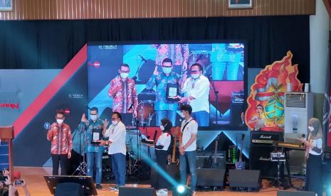 Badan Pembinaan Ideologi Pancasila (BPIP), Selasa (12/10), menggelar acara bedah musik bertajuk Bedah Musik Kebangsaan Sosialisasi Nilai-Nilai Pancasila Lewat Musik 2021. Acara yang digelar di Auditorium Andi Hakim Nasution IPB University, Bogor, juga terselenggara atas kerja sama dengan Indonesia Care dan Sinergy Foundation.