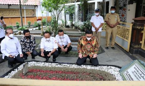 Badan Pembinaan Ideologi Pancasila mengunjungi makam pahlawan Nasional tebuireng Kabupaten Jombang, Jawa Timur.