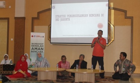 Badan Penanggulangan Bencana Daerah (BPBD), Dinas Penanggulangan Kebakaran dan Penyelamatan (Damkar) Provinsi DKI Jakarta bersama Mahasiswa Master of Management in Communication Universitas Trisakti mengadakan simulasi bencana menyasar dua sekolah di Jakarta Timur yaitu SD Negeri 02 Setu dan SMP Islam Al Azhar 19 Cibubur pada 9-10 Januari 2019. 