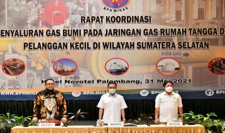 Badan Pengatur Hilir Minyak dan Gas Bumi (BPH Migas) menggelar Rapat Koordinasi (Rakor) penyaluran gas bumi pada jaringan gas rumah tangga dan pelanggan kecil di wilayah Sumatera Selatan bersama 8 Kabupaten/Kota di Sumsel yang memiliki jaringan gas, PT PGN (Persero), PT Pertagas Niaga, Perusda Sarana Pembangunan Palembang Jaya dan Perusda Petro Prabu bertempat di Hotel Novotel Palembang, Senin (31/5).