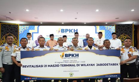 Badan Pengelola Keuangan Haji (BPKH) bersama Mitra Kemaslahatan Dewan Masjid Indonesia (DMI) melakukan revitalisasi 21 masjid dan mushala di terminal yang ada di Jabodetabek. Program Kemaslahatan ini dilakukan jelang mudik Lebaran 1444 H/2023 M. 