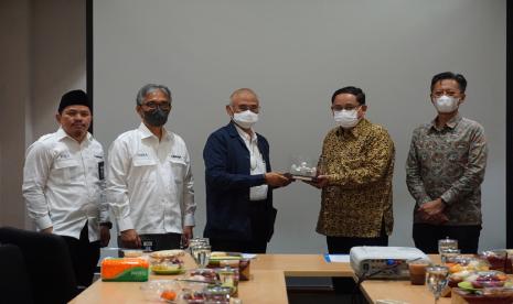 Badan Pengelola Keuangan Haji (BPKH) dan Perusahaan Umum Daerah (Perumda) Pembangunan Sarana Jaya bekerja sama terkait investasi bidang infrastruktur. Kerja sama ini meliputi infrastruktur sektor properti dan perumahan.