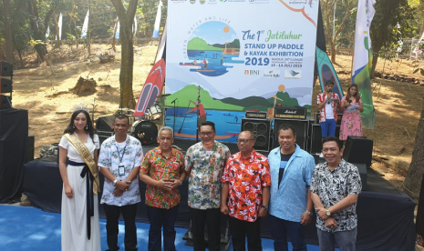 Badan Penyelenggara Jaminan Sosial Ketenagakerjaan (BPJSTK) Jawa Barat menjalin kerja sama dengan Perum Jasa Tirta II memberikan perlindungan untuk para peternak ikan di Waduk Jatiluhur.