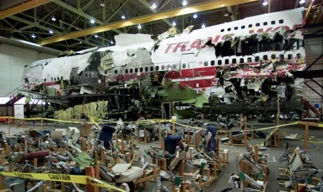 Badan pesawat Boeing 747 milik maskapai Trans World Airlines (TWA) nomor penerbangan TWA800 yang jatuh di Samudera Atlantik pada 17 Juli 1996 silam.