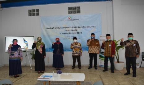 Badan Usaha Milik Daerah (BUMD) PT Migas Hulu Jabar (MUJ) menyelenggarakan Rapat Umum Pemegang Saham Tahunan Tahun Buku 2019 (RUPST) (ilustrasi). BUMD Jawa Barat PT Migas Hulu Jabar (MUJ) bersama mitra strategis PT Pilar Bahtera Energi (PBE) berkolaborasi dengan perusahaan PT PLN (Persero) memberikan layanan ketenagalistrikan untuk operasional industri sektor hulu migas milik Pertamina EP Asset 5, di Tabalong, Kalimantan Selatan. 