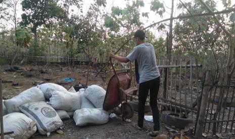 Badan Usaha Milik Masyarakat (BUMMas) Jetis Berdaya merupakan salah satu program pemberdayaan ekonomi Rumah Zakat di Desa Jetis Madiun