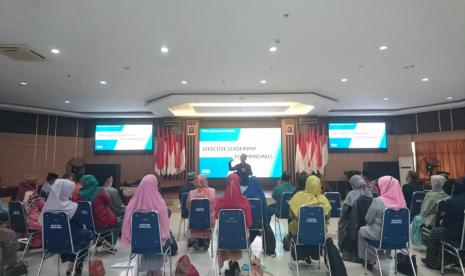 Badan Wakaf Alquran (BWA)  Cabang Batam bersama BWA Corporate University mengadakan Training Effective Leadership and Coaching Skills yang diikuti puluhan guru dan kepala sekolah se-Batam, 9 dan 10 September 2022.