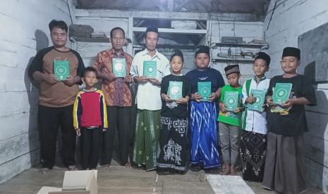 Badan Wakaf Alquran (BWA)  menyalurkan sebanyak 20 ribu Alquran wakaf di wilayah Jawa Timur pada 10 Agustus 2022.