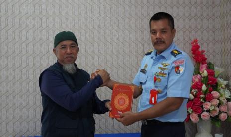 Badan Wakaf Alquran distribusian Alquran wakaf ke Provinsi Sulawesi Utara.