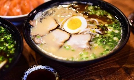 Bagi banyak orang, ramen instan menjadi pilihan tepat saat ingin menyantap makanan yang mudah dan praktis dibuat, ditambah dengan harga terjangkau (Foto: ramen)