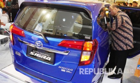 Bagian belakang mobil Daihatsu Sigra pada peluncuran Astra Daihatsu Sigra, di Istana Plaza, Kota Bandung, Jumat (12/8). (Republika/Edi Yusuf)