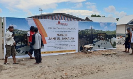 Bagian depan sisa-sisa bangunan Masjid Jami'ul Jama'ah di Lombok Utara, Nusa Tenggara Barat (NTB).