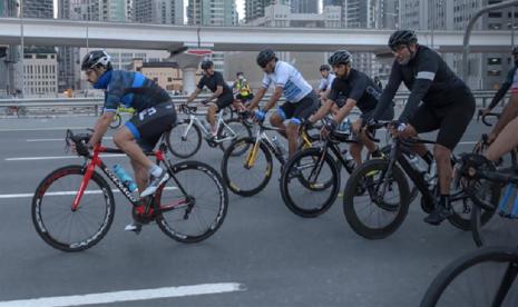 Bagian jalan arteri utama Dubai, Sheikh Zayed Road, diubah menjadi jalur bersepeda sepanjang 14 km.