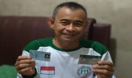 Bahroji (58 tahun) warga Kampung Pasar, RT 002/ RW001 Desa Citeureup, Kecamatan Panimbang, Kabupaten Pandeglang Provinsi Banten. Dirinya sudah empat tahun menjadi peserta JKN-KIS dari segmen Pekerja Bukan Penerima Upah (PBPU) atau mandiri kelas 3.