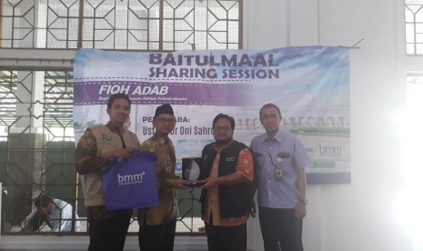 Baitul Maal Muamalat selenggarakan sharing session bersama Ustaz Oni Sahroni di Masjid Baitul Salaam Gedung Arthaloka Sudirman,  Jakarta Pusat,  Rabu (21/3). 