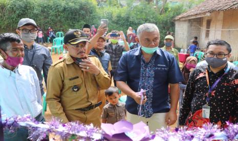 Baitulmaal Muamalat dan Bank Muamalat bersama Bakrie Amanah berkolaborasi untuk mewujudkan tempat tinggal layak huni dan sehat masyarakat, khususnya bagi warga Desa Karawang dan Desa Cipetir, Kabupaten Sukabumi-Jawa Barat melalui program Rumah Berkah Muamalat Untuk Negeri. 