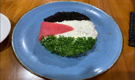 Baiza Sushi menghadirkan menu spesial Sushi Donut Palestine pada Selasa (8/6) lalu. Baiza Sushi akan mendonasikan hasil penjualan Sushi Donut Palestine kepada warga negara di Palestina.