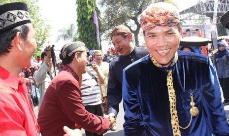 Baju adat Jawa Tengah diterapkan di kalangan PNS