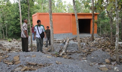 Bak penampung air yang akan mengalirkan air ke hidran umum atau watershop di Dusun Karangnongko dan Dusun Temon di Desa Giri Purwo.