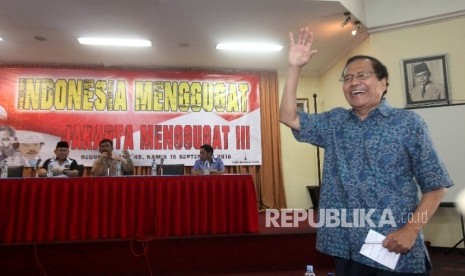 Bakal Calon Gubernur DKI Jakarta Rizal Ramli bersiap untuk menjadi pembicara dalam forum 