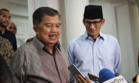 Bakal calon presiden (bacapres) Prabowo Subianto dan bakal calon wakil presiden (bacawapres) Sandiaga Salahuddin Uno menyambangi rumah dinas Wakil Presiden Jusuf Kalla (JK) Menteng, Jakarta Pusat, Rabu (15/8). 