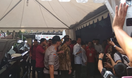 Bakal Calon Presiden, Joko Widodo, tiba di Kantor KPU, Menteng, Jakarta Pusat, Jumat (10/8).