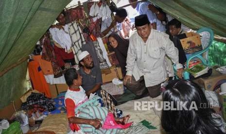 Presidential candidate in next year's election, Prabowo Subianto (right) visits earthquake victims in Guntur Macan Village, Gunungsari, West Lombok, West Nusa Tenggara (NTB), Wednesday (Sept 5). 