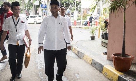 Bakal calon Wakil Gubernur Jawa Barat Ahmad Syaikhu (kanan) tiba di RS Hasan Sadikin untuk jalani pemeriksaan kesehatan di Bandung, Jawa Barat, Kamis (11/1). Empat pasang calon Gubernur dan Wakil Gubernur Jawa Barat akan mengikuti serangkaian pemeriksaan sebagai syarat pencalonan.