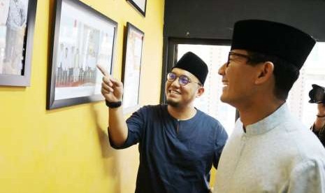 Bakal calon wakil presiden (cawapres), Sandiaga Solahudin Uno menyambangi Kantor Pengurus Pusat Muhammadiyah di kawasan Menteng, Jakarta Pusat, Jumat (14/9). Sandi diterima langsung oleh Ketua Umum Pemuda Muhammadiyah, Dahnil Anzar Simanjuntak.