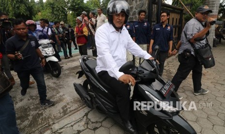 Wali Kota Kediri Abdullah Abu Bakar (tengah).