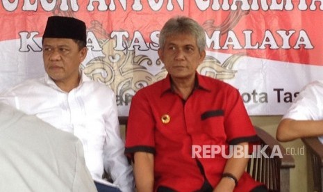 Bakal Cawagub Jabar Irjen Pol Anton Charliyan hadir dalam peresmian posko relawannya di Kota Tasikmalaya, Jawa Barat, Jumat (12/1). 