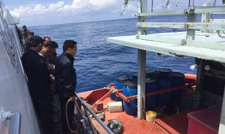 Bakamla RI Tangkap 4 Kapal Pencuri Ikan Asal Malaysia dan Vietnam di Laut Natuna.