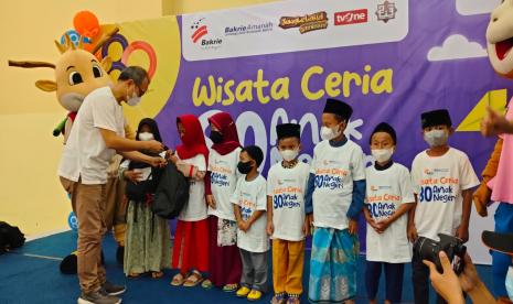 Bakrie Amanah ajak anak-anak yatim dan dhuafa berwisata di taman wisata JungleLand Adventure Theme Park. 