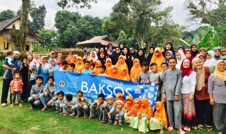 Bakti sosial dan santunan yatim piatu yang digelar oleh Majelis Taklim Al Ikhlas Bogor.