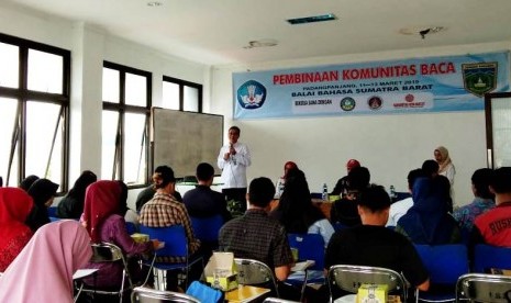 Balai Bahasa Provinsi Sumatra Barat melakukan pembinaan komunitas baca untuk pegiat-pegiat komunitas baca di Kota Padang Panjang, Selasa (12/3).