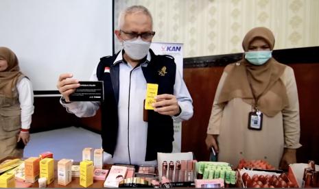 Kepala Balai Besar Badan Pengawas Obat dan Makanan (BPOM), Yosef Dwi Irwan, mengatakan hasil pengawasan dan penindakan dari tahun 2020-2022 ditemukan 400 pcs obat dan makanan ilegal. Yosef menyebut nilai ekonomi ke 400 pcs obat dan makanan ilegal tersebut kurang lebih sekitar Rp 4 miliar.