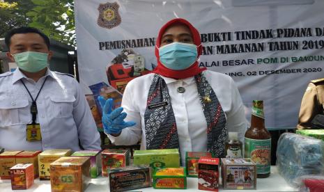 Balai Besar Pengawas Obat dan Makanan (BBPOM) kembali melakukan pemusnahan produk ilegal yang berhasil diamankan. Kosmetik hiangga saat ini masih menjadi produk ilegal paling banyak didapat dalam setiap pengawasan.