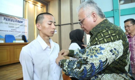 Balai Besar Pengembangan Latihan Kerja Bandung (BBPLK Bandung) bekerja sama dengan PT. Mitsubishi  Motors Krama Yudha Sales Indonesia (PT. MMKSI) membuka Pelatihan Berbasis Kompetensi (PBK) di bidang pelatihan otomotif.