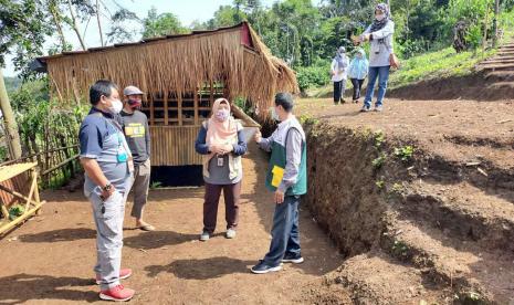 Balai Embrio Ternak yang merupakan salah satu Unit Pelaksana Teknis yang berada di bawah Direktorat Jenderal Peternakan dan Kesehatan Hewan, Kementerian Pertanian Republik Indonesia mengunjugi Markaz Domba, rombongan didampingi oleh Penyuluh Pertanian, Dinas Ketahanan Pangan dan Pertanian Kota Bogor.