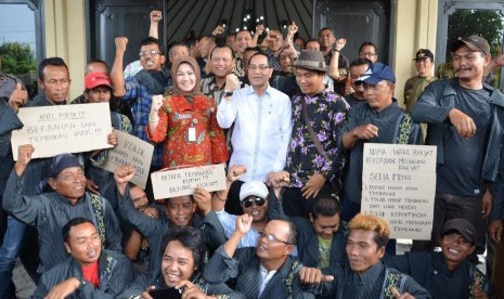 Baleg DPR menemui petani tembakau di Klaten.