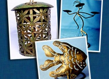 Bali's metal handicraft (ilustration). 