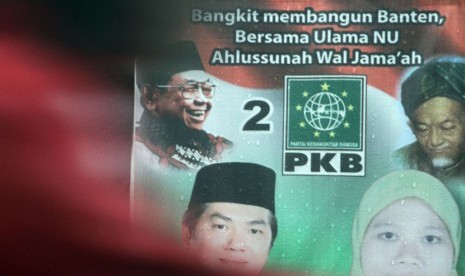  Baliho sosialisasi caleg dari Partai Kebangkitan Bangsa (PKB) yang menggunakan foto Gus Dur di kawasan Ciputat, Tangerang Selatan, Banten, Rabu (15/1). 