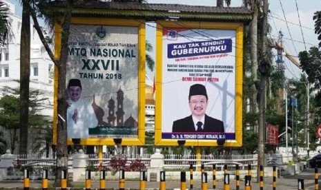 Baliho untuk menghibur Gubernur Sumatra Utara Tengku Erry Nuradi 