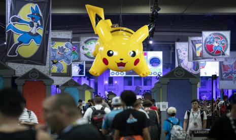  Balon Pikachu menggantung di atas kerumunan yang menghadiri Kejuaraan Dunia Pokemon 2019 di Washington DC, AS, 16 Agustus 2019. Pokémon Championships 2021-2022 Indonesia bidang gim kartu koleksi mencapai babak akhir pada akhir pekan lalu. 