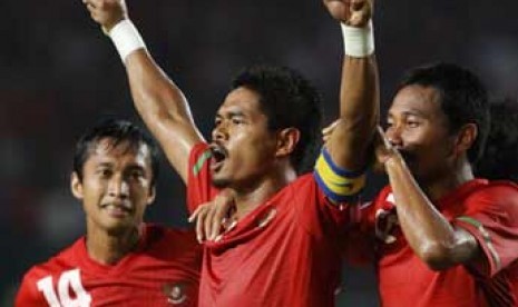 Bambang Pamungkas merayakan golnya ke gawang Thailand di Piala AFF 2010.